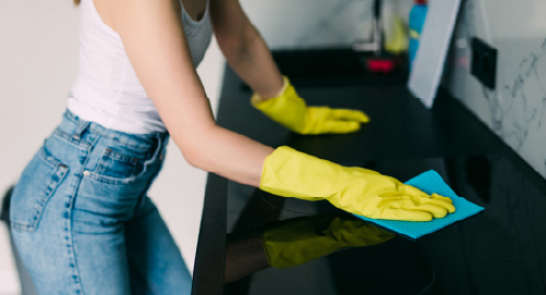 Scopri come pulire correttamente il piano cottura a induzione con la nostra guida completa